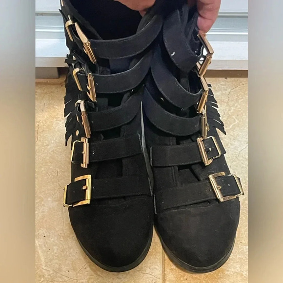 Joan Boyce Bkack  Suede Fringe Moccasin Style Gold Buckle Boots Booty Sz 6 M - Picture 1 of 7